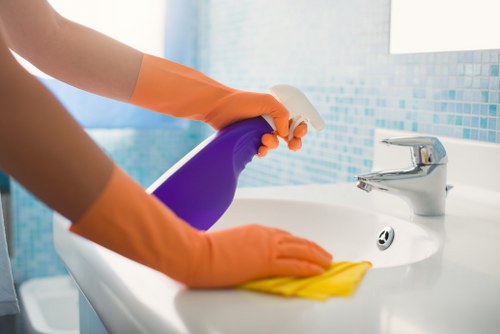 Deep cleaning service for a Belsizepark home kitchen